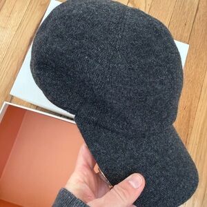 NEW IN BOX: (UNISEX) Quince cashmere baseball cap, XS/S, charcoal gray